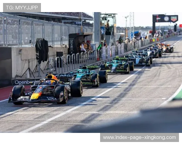 F1 冲刺赛:车手两圈内超四车 F1 冲刺赛:车手两圈内超四车