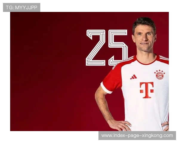 拜仁穆勒中场断球后推进助攻轻松得分，体现全能球员的魅力