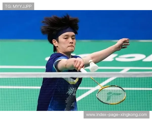 羽毛球女双连续抢点摧毁对方节奏的艺术：默契与速度共振的制胜之道