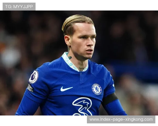 切尔西中路强行推进,穆德里克劲射撕裂球网 切尔西中路强行推进,穆德里克劲射撕裂球网